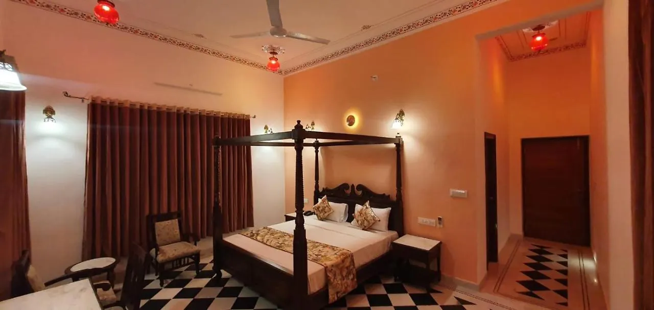 Hotel Paras Mahal Udaipur 3*,