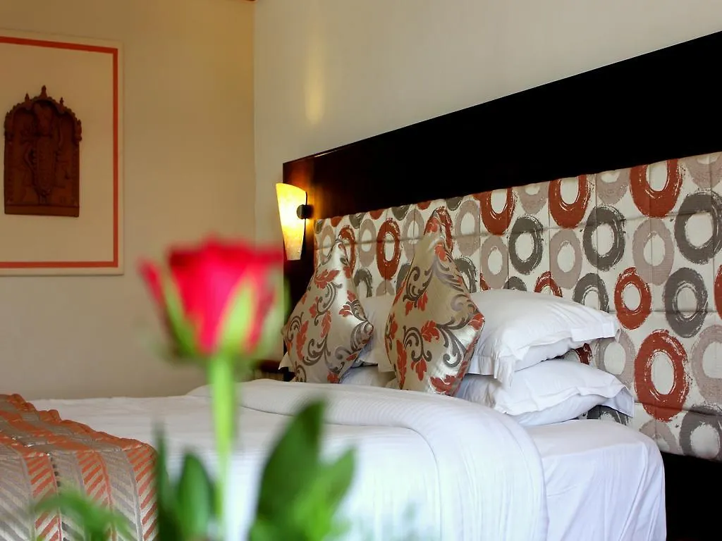 Hotel Paras Mahal Udaipur 3*,