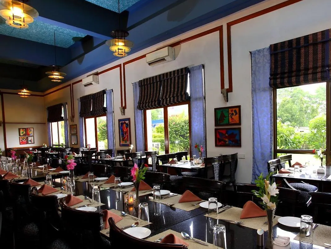 Hotel Paras Mahal Udaipur 3*,