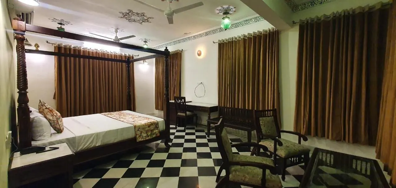 ***  Hotel Paras Mahal Udaipur India